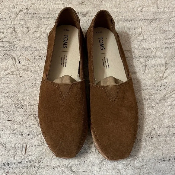 TOMS Women’s Tan Suede Loafers - Picture 1 of 4